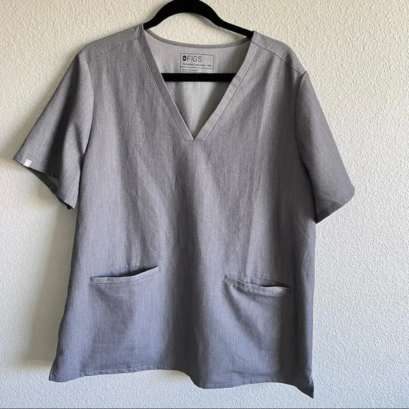 Figs Casma™ Three-Pocket Scrub Top - Picture 1 of 6